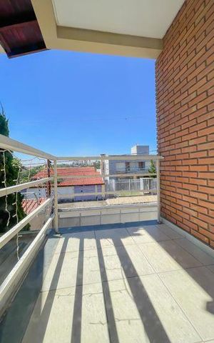 Casa à venda com 380m², 5 quartos e 6 vagas Casa à venda com 380m², 5 quartos e 6 vagasSacada