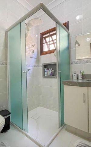 Casa à venda com 380m², 5 quartos e 6 vagas Casa à venda com 380m², 5 quartos e 6 vagasBanheiro 4