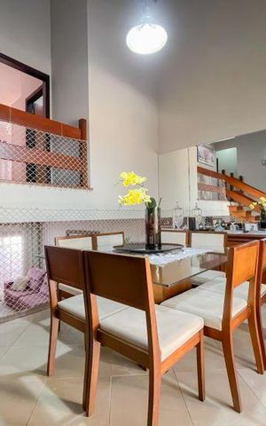 Casa à venda com 380m², 5 quartos e 6 vagas Casa à venda com 380m², 5 quartos e 6 vagasSala de Jantar