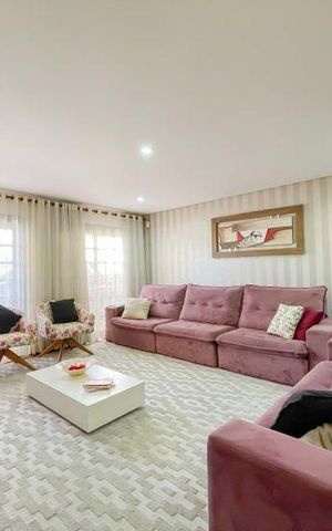 Casa à venda com 380m², 5 quartos e 6 vagas Casa à venda com 380m², 5 quartos e 6 vagasSala