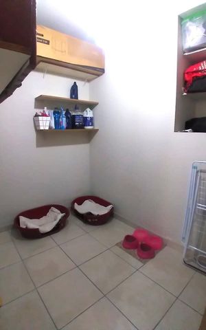 Casa à venda com 380m², 5 quartos e 6 vagas Casa à venda com 380m², 5 quartos e 6 vagasQuarto 5 - Dependência de empregada
