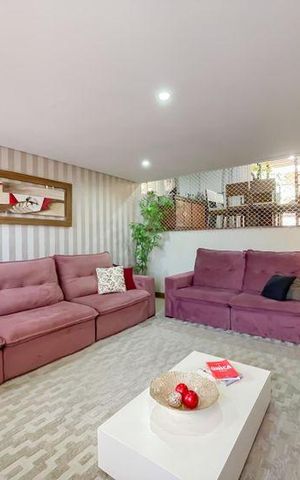 Casa à venda com 380m², 5 quartos e 6 vagas Casa à venda com 380m², 5 quartos e 6 vagasSala