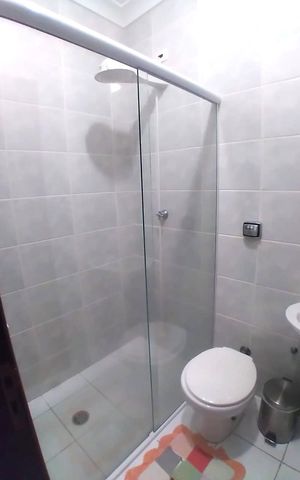 Casa à venda com 380m², 5 quartos e 6 vagas Casa à venda com 380m², 5 quartos e 6 vagasBanheiro 5 - Dependência de empregada