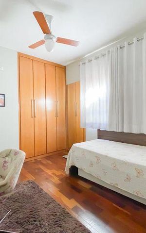 Casa à venda com 380m², 5 quartos e 6 vagas Casa à venda com 380m², 5 quartos e 6 vagasQuarto 4