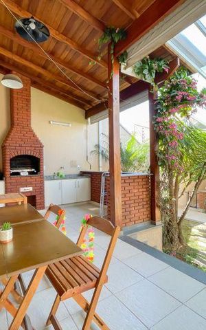 Casa à venda com 380m², 5 quartos e 6 vagas Casa à venda com 380m², 5 quartos e 6 vagasChurrasqueira