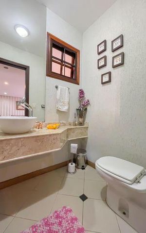 Casa à venda com 380m², 5 quartos e 6 vagas Casa à venda com 380m², 5 quartos e 6 vagasLavabo