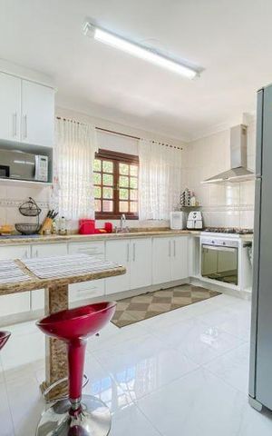 Casa à venda com 380m², 5 quartos e 6 vagas Casa à venda com 380m², 5 quartos e 6 vagasCozinha
