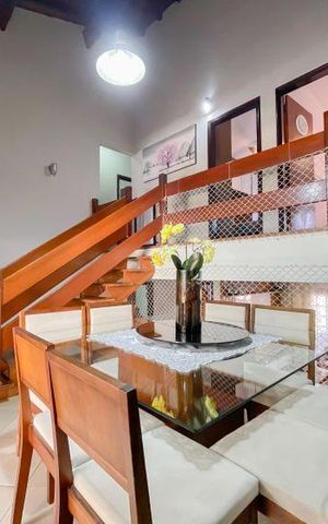 Casa à venda com 380m², 5 quartos e 6 vagas Casa à venda com 380m², 5 quartos e 6 vagasSala de Jantar