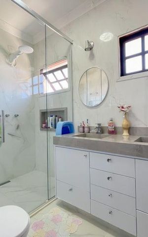 Casa à venda com 380m², 5 quartos e 6 vagas Casa à venda com 380m², 5 quartos e 6 vagasBanheiro da Suíte 1