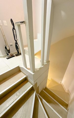 Casa de condomínio para alugar com 112m², 3 quartos e 2 vagasEscada