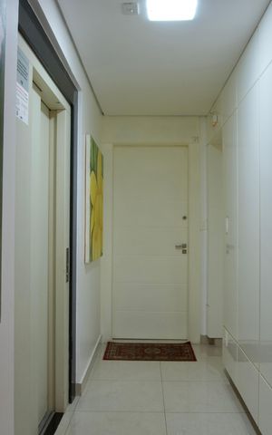 Apartamento à venda com 318m², 3 quartos e 3 vagas Apartamento à venda com 318m², 3 quartos e 3 vagasÁrea comum - Corredor com Elevador