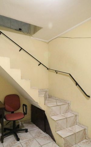 Casa à venda com 200m², 4 quartos e 1 vaga Casa à venda com 200m², 4 quartos e 1 vagaSala