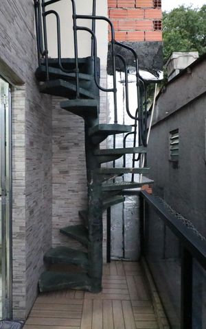 Casa à venda com 200m², 4 quartos e 1 vaga Casa à venda com 200m², 4 quartos e 1 vagaVaranda