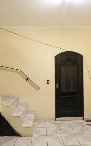 Casa à venda com 200m², 4 quartos e 1 vaga Casa à venda com 200m², 4 quartos e 1 vagaSala