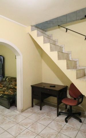 Casa à venda com 200m², 4 quartos e 1 vaga Casa à venda com 200m², 4 quartos e 1 vagaSala