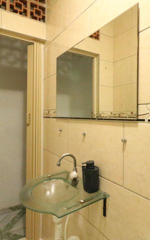 Casa à venda com 200m², 4 quartos e 1 vaga Casa à venda com 200m², 4 quartos e 1 vagaBanheiro 2