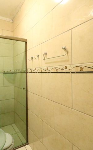 Casa à venda com 200m², 4 quartos e 1 vaga Casa à venda com 200m², 4 quartos e 1 vagaBanheiro 2