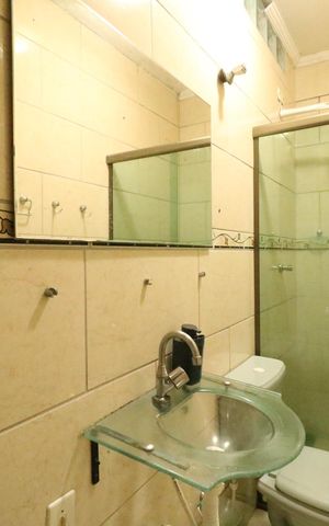 Casa à venda com 200m², 4 quartos e 1 vaga Casa à venda com 200m², 4 quartos e 1 vagaBanheiro 2
