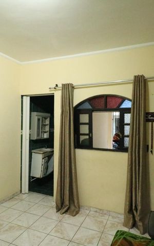 Casa à venda com 200m², 4 quartos e 1 vaga Casa à venda com 200m², 4 quartos e 1 vagaSala