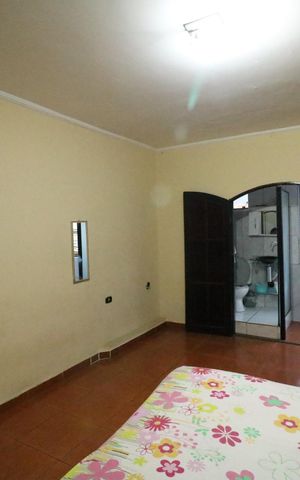 Casa à venda com 200m², 4 quartos e 1 vaga Casa à venda com 200m², 4 quartos e 1 vagaSuite