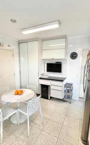 Apartamento à venda com 150m², 4 quartos e 3 vagas Apartamento à venda com 150m², 4 quartos e 3 vagasCozinha