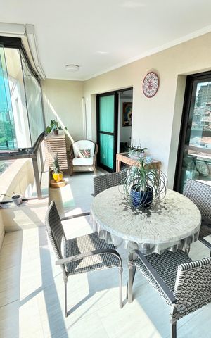 Apartamento à venda com 150m², 4 quartos e 3 vagas Apartamento à venda com 150m², 4 quartos e 3 vagasVaranda da Sala