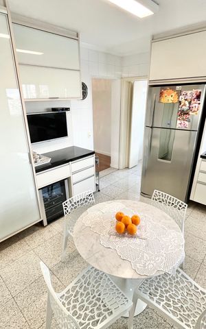 Apartamento à venda com 150m², 4 quartos e 3 vagas Apartamento à venda com 150m², 4 quartos e 3 vagasCozinha