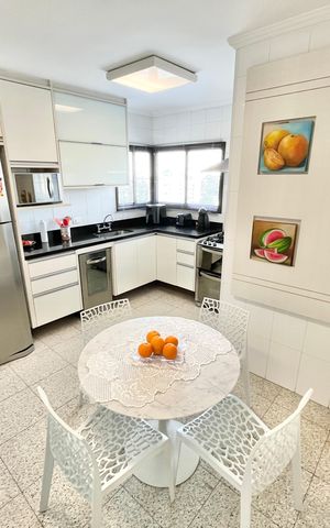 Apartamento à venda com 150m², 4 quartos e 3 vagas Apartamento à venda com 150m², 4 quartos e 3 vagasCozinha