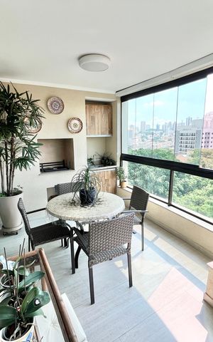 Apartamento à venda com 150m², 4 quartos e 3 vagas Apartamento à venda com 150m², 4 quartos e 3 vagasVaranda da Sala
