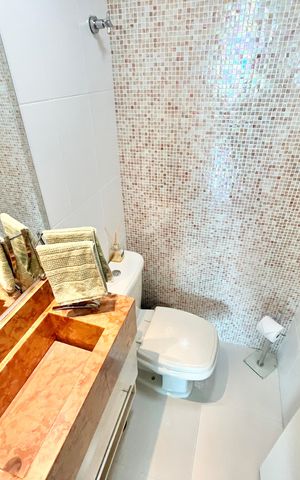 Apartamento à venda com 150m², 4 quartos e 3 vagas Apartamento à venda com 150m², 4 quartos e 3 vagasLavabo