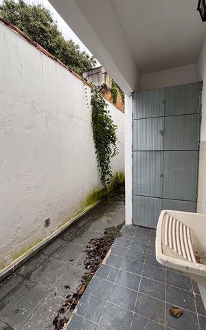 Casa para alugar com 450m², 5 quartos e 6 vagas Casa para alugar com 450m², 5 quartos e 6 vagasÁrea de serviço
