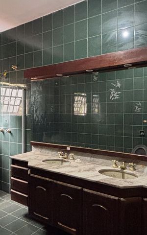 Casa para alugar com 450m², 5 quartos e 6 vagas Casa para alugar com 450m², 5 quartos e 6 vagasBanheiro da Suíte 1