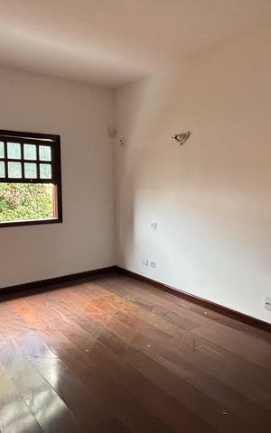 Casa para alugar com 450m², 5 quartos e 6 vagas Casa para alugar com 450m², 5 quartos e 6 vagasSuíte 1