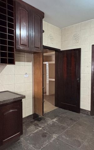 Casa para alugar com 450m², 5 quartos e 6 vagas Casa para alugar com 450m², 5 quartos e 6 vagasCozinha
