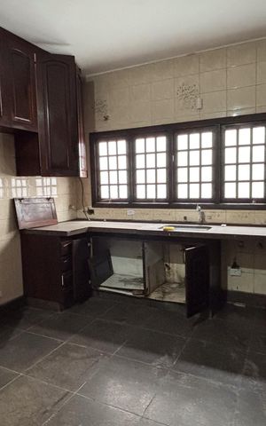 Casa para alugar com 450m², 5 quartos e 6 vagas Casa para alugar com 450m², 5 quartos e 6 vagasCozinha