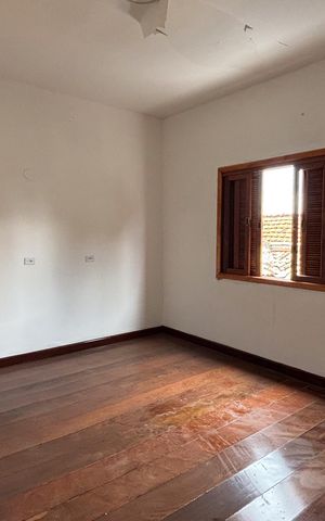 Casa para alugar com 450m², 5 quartos e 6 vagas Casa para alugar com 450m², 5 quartos e 6 vagasSuíte 3