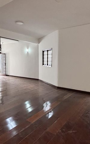 Casa para alugar com 450m², 5 quartos e 6 vagas Casa para alugar com 450m², 5 quartos e 6 vagasSala 1