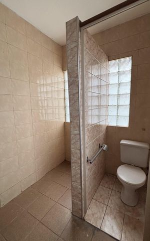 Casa para alugar com 450m², 5 quartos e 6 vagas Casa para alugar com 450m², 5 quartos e 6 vagasBanheiro da Piscina