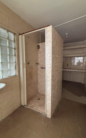 Casa para alugar com 450m², 5 quartos e 6 vagas Casa para alugar com 450m², 5 quartos e 6 vagasBanheiro da Piscina