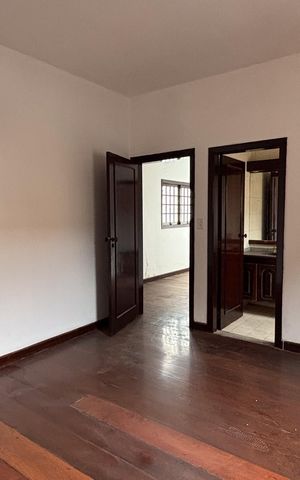 Casa para alugar com 450m², 5 quartos e 6 vagas Casa para alugar com 450m², 5 quartos e 6 vagasSuíte 2