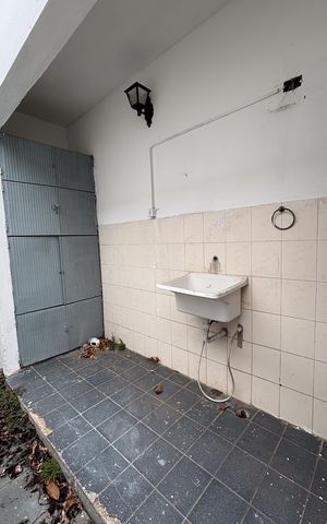 Casa para alugar com 450m², 5 quartos e 6 vagas Casa para alugar com 450m², 5 quartos e 6 vagasÁrea de serviço