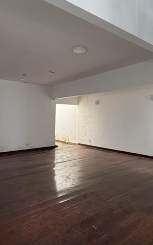 Casa para alugar com 450m², 5 quartos e 6 vagas Casa para alugar com 450m², 5 quartos e 6 vagasSala 1