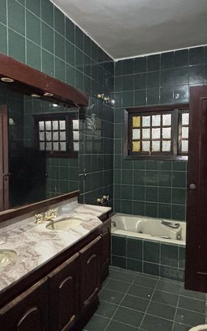 Casa para alugar com 450m², 5 quartos e 6 vagas Casa para alugar com 450m², 5 quartos e 6 vagasBanheiro da Suíte 1