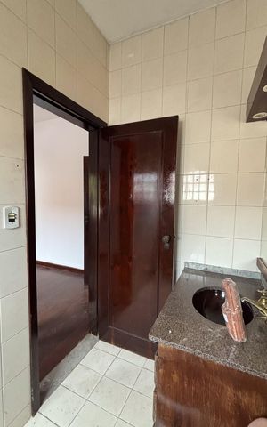 Casa para alugar com 450m², 5 quartos e 6 vagas Casa para alugar com 450m², 5 quartos e 6 vagasBanheiro da Suíte 2