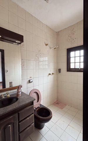 Casa para alugar com 450m², 5 quartos e 6 vagas Casa para alugar com 450m², 5 quartos e 6 vagasBanheiro da Suíte 2