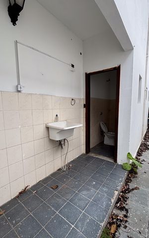 Casa para alugar com 450m², 5 quartos e 6 vagas Casa para alugar com 450m², 5 quartos e 6 vagasÁrea de serviço