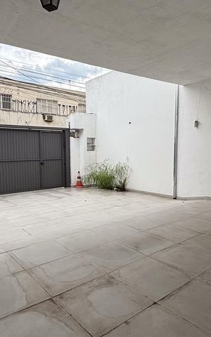 Casa para alugar com 450m², 5 quartos e 6 vagas Casa para alugar com 450m², 5 quartos e 6 vagasGaragem