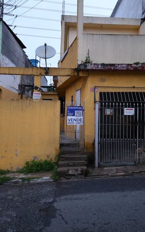 Casa à venda com 276m², 2 quartos e 1 vagaPlaca instalada no portão do imóvel - Código da placa: WYNY-1495
