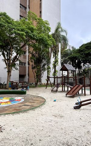 Apartamento à venda com 129m², 3 quartos e 1 vaga Apartamento à venda com 129m², 3 quartos e 1 vagaMercadinho