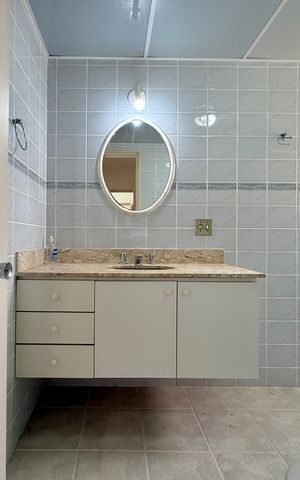 Apartamento à venda com 129m², 3 quartos e 1 vaga Apartamento à venda com 129m², 3 quartos e 1 vagaBanheiro Suíte